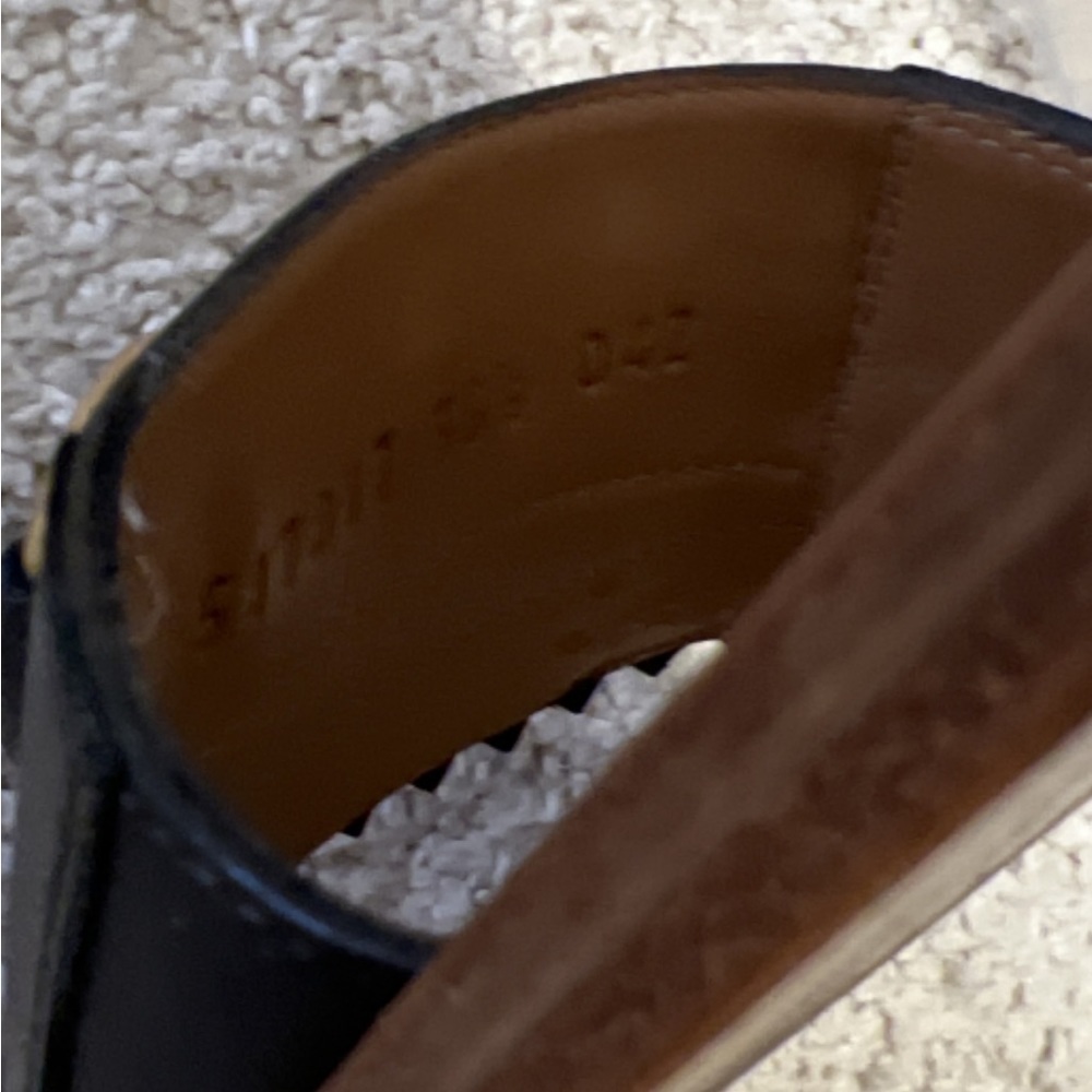 Gucci Black and Gold Sandals - Picture 8 of 13